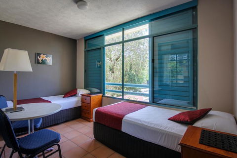 AAA Airport Albion Manor Apartments And Motel - Accommodation Tasmania 1