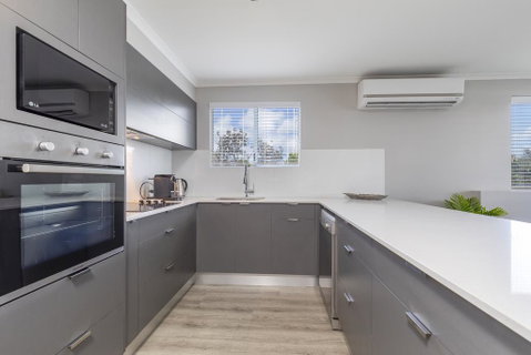 Absolute Beachfront Penthouse, Castaways Beach - Accommodation Tasmania 3
