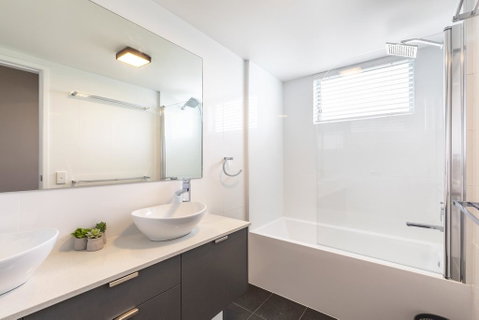 Absolute Beachfront Penthouse, Castaways Beach - Accommodation Tasmania 2