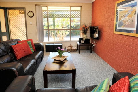 ACACIA - WEEKLY ONLY - Accommodation Tasmania 3