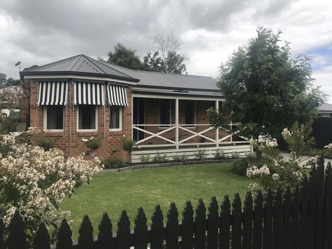 Acacia House - Central Healesville - Yarra Valley - Accommodation Tasmania 0