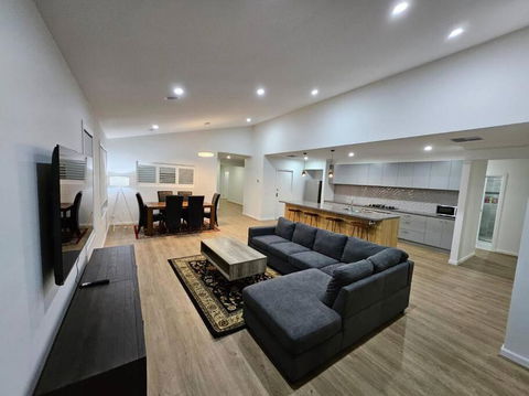 E 4 Room Retreat Family Friendly - Accommodation Tasmania 0