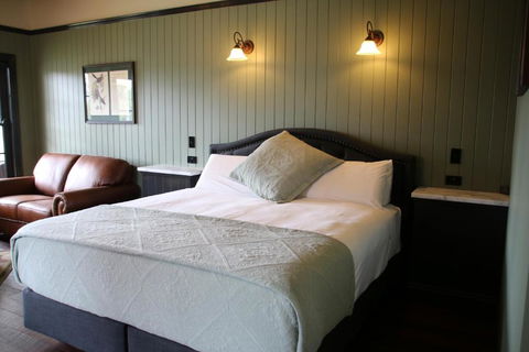 Dusty Hill Vineyard - Moffatdale - Accommodation Tasmania 2
