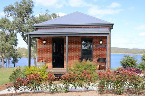 Dusty Hill Vineyard - Moffatdale - Accommodation Tasmania 4