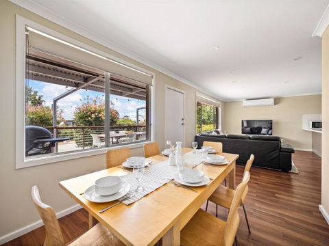 Eagle Bay Beach House - 300m To The Beach! - Accommodation Tasmania 3