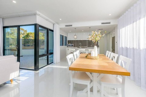 East Vic Park Luxe New Home - Accommodation Tasmania 1