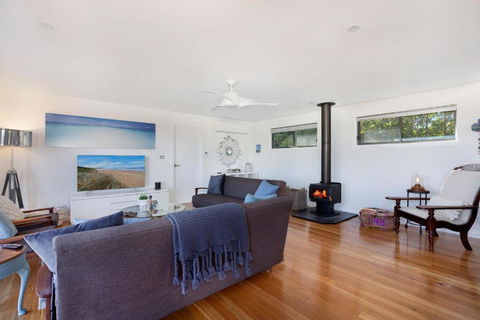 EAST52A - Lake Views - Accommodation Tasmania 1