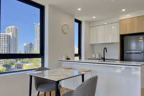 E.S. Surfers Paradise - Accommodation Tasmania 3