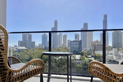 E.S. Surfers Paradise - Accommodation Tasmania 4