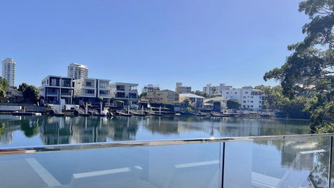 E.S. Surfers Paradise - Accommodation Tasmania 1
