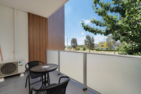 Elegant 2-Bed Apartment With Balcony - Accommodation Tasmania 2