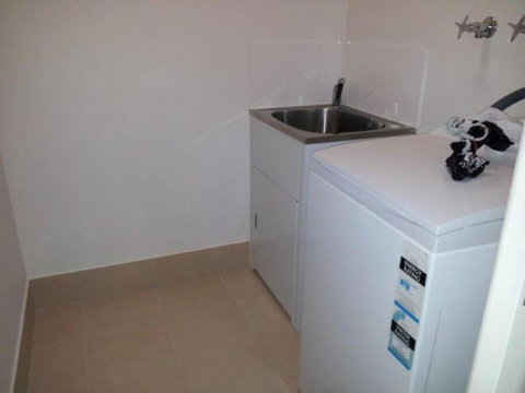 Entire 2BR Sunny House @Franklin, Canberra - Accommodation Tasmania 3