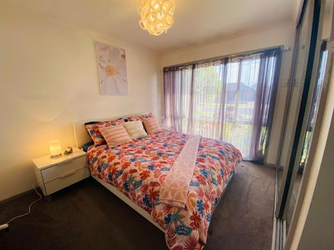 ENTIRE HOME IN WERRIBEE,BEST POSSIBLE LOCATION YOU CAN FIND - Accommodation Tasmania 4