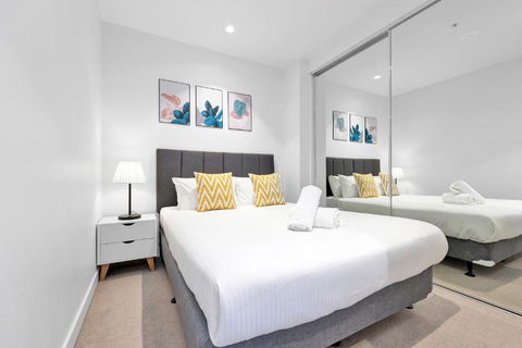 EPORO Tower Modern Apartments Melbourne Central CBD - Accommodation Tasmania 1