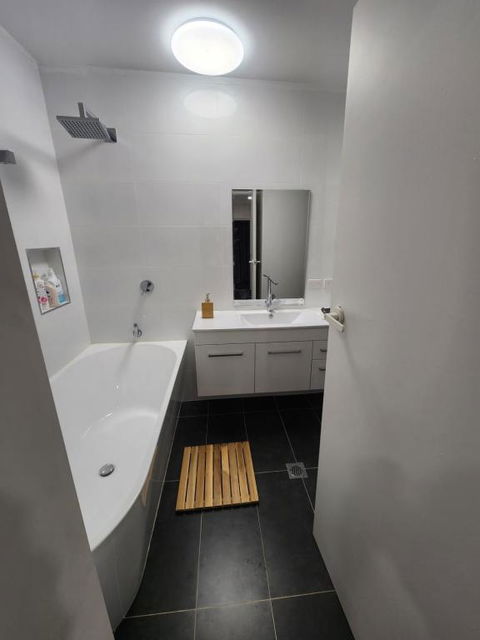 Entire Studio Apartment - Self Check-in - Accommodation Tasmania 2