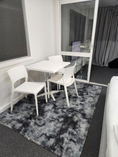 Entire Studio Apartment - Self Check-in - Accommodation Tasmania 4