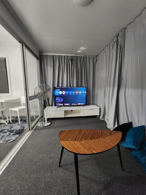 Entire Studio Apartment - Self Check-in - Accommodation Tasmania 1