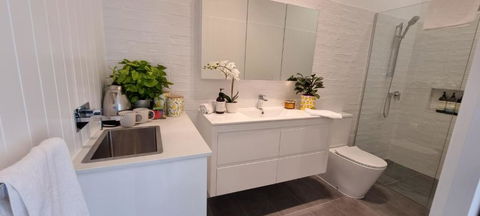 Fab 4brm Home With Pool A 15 Min Walk To Beach - Accommodation Tasmania 4