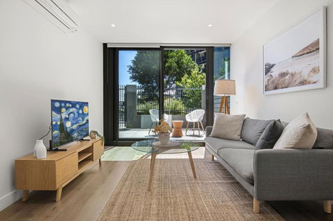 Fabulous 1-Bed With Pool And Private Courtyard - Accommodation Tasmania 0