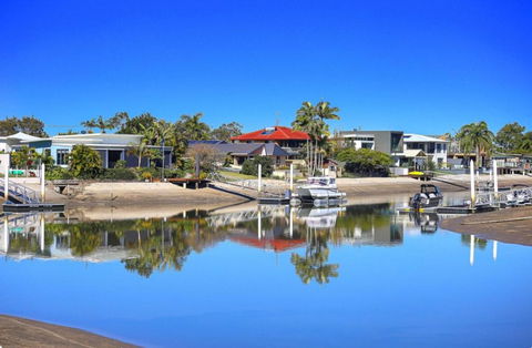 Fabulous Canal-front Unit In Mooloolaba - Accommodation Tasmania 1