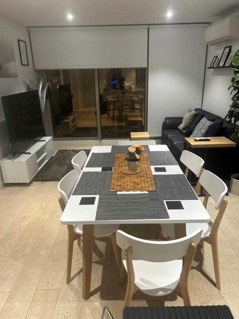 FLEMINGTON - Melbourne City Views - Accommodation Tasmania 3