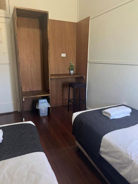 Gin Gin Budget Accommodation - Accommodation Tasmania 3