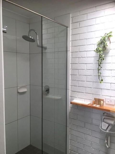 Gin Gin Village Motor Inn Motel QLD - Accommodation Tasmania 3