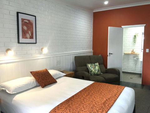 Gin Gin Village Motor Inn Motel QLD - Accommodation Tasmania 0