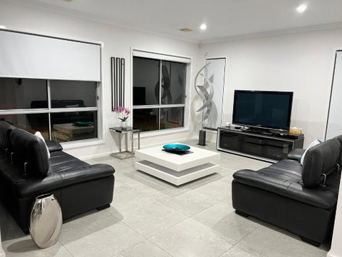 Gungahlin Luxe 5 Bedroom 2 Storey Home With Views Canberra - Accommodation Tasmania 1