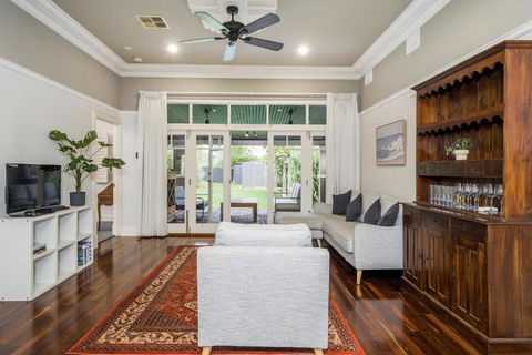 Incredible 3-Bed Renovated Home With Huge Garden - Accommodation Tasmania 0