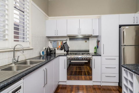 Incredible 3-Bed Renovated Home With Huge Garden - Accommodation Tasmania 2