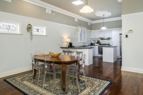 Incredible 3-Bed Renovated Home With Huge Garden - Accommodation Tasmania 3