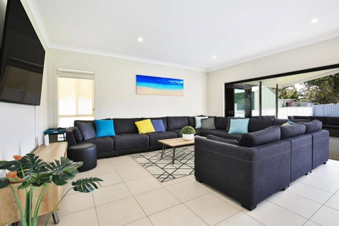 Adriatic Jervis Bay - 2 Min Walk To Beach - Family Friendly - Accommodation Tasmania 1