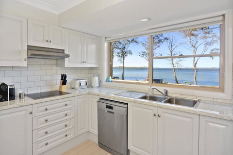 Adrift Retreat - St Georges Basin Waterfront Home - Accommodation Tasmania 3
