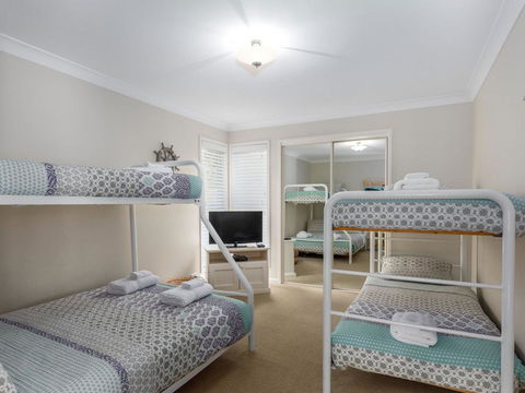 Akarana Beach House :: Jervis Bay Rentals - Accommodation Tasmania 1