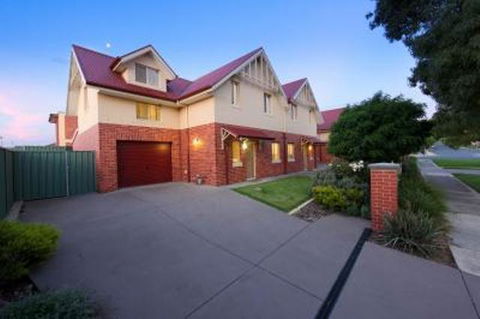 Albury Suites - Schubach Street - Accommodation Tasmania 0