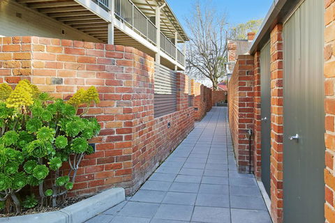 Albury Suites - Waterstreet - Accommodation Tasmania 3