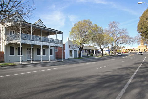 Albury Suites - Waterstreet - Accommodation Tasmania 2