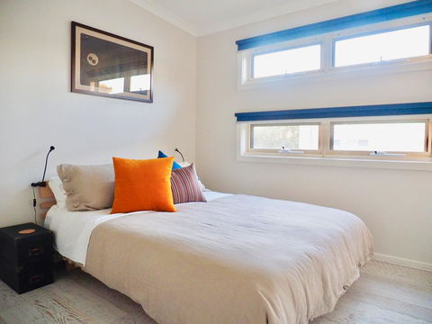 Alice's Palace, 2-minute Walk To Lifeguard Patrolled Surf Beach - Accommodation Tasmania 3