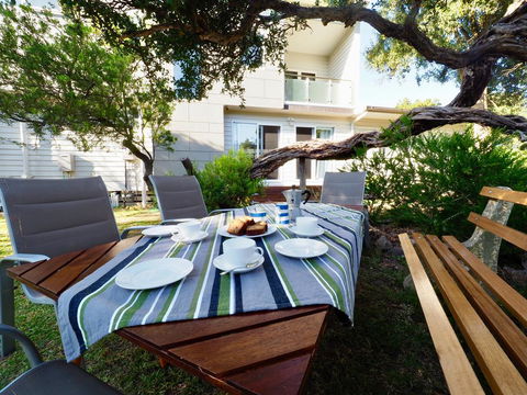 Alice's Palace, 2-minute Walk To Lifeguard Patrolled Surf Beach - Accommodation Tasmania 2