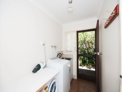 All Decked Out - Pet Friendly - Accommodation Tasmania 2
