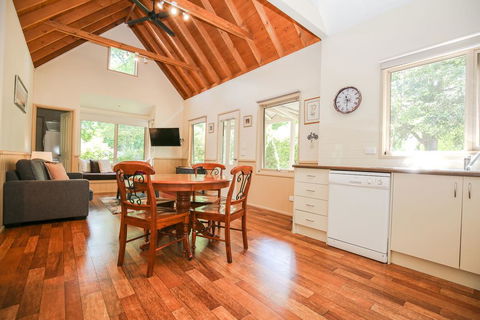 Alpine Arnica Cottage 1 - Accommodation Tasmania 3
