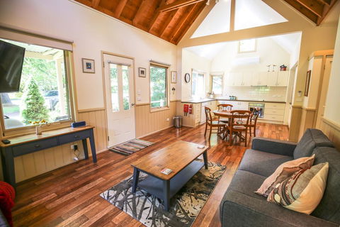Alpine Arnica Cottage 1 - Accommodation Tasmania 0