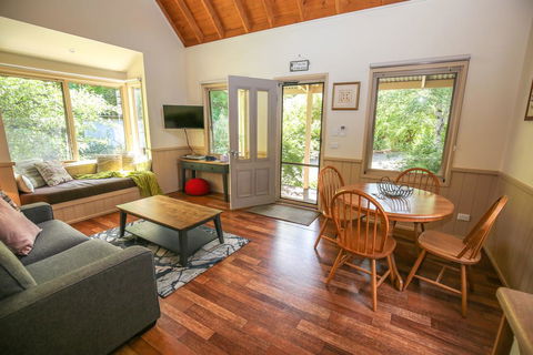 Alpine Arnica Cottage 2 - Accommodation Tasmania 0