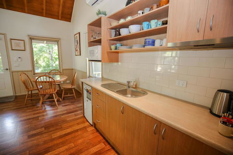 Alpine Arnica Cottage 2 - Accommodation Tasmania 3