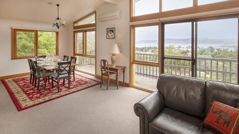 Alpine House - Views Over Lake Jindabyne And The Snowy Mountains - Accommodation Tasmania 1