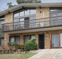 Alpine House - Views over Lake Jindabyne and the Snowy Mountains - Accommodation Tasmania