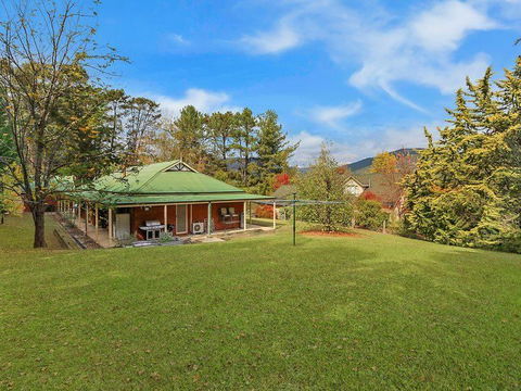 Alpine Mist - Spacious 5 Bedroom Home - Accommodation Tasmania 2