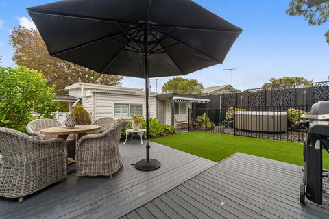 Amber Cottage, Luxury Seaside Retreat With Outdoor Spa! - Accommodation Tasmania 0