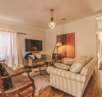 Ambrose On Byng - Central Location w/ 2 Bathroom - Accommodation Tasmania